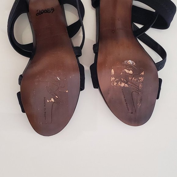 SHOES - Picture 2 of 2